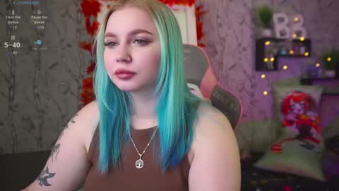 Snapshot of moon_valkyriie chatting on 10/01/25, 09:59 Emilia online show from 10/01/25, 09:59