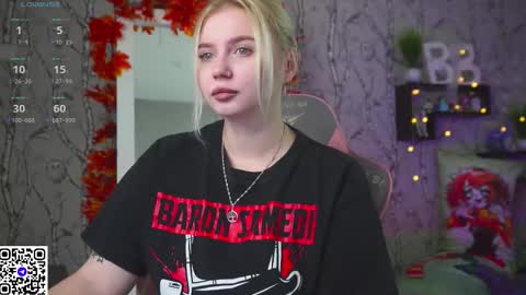 Snapshot of moon_valkyriie chatting on 10/21/25, 07:53 Emilia online show from 10/21/25, 07:53