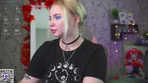 Snapshot of moon_valkyriie chatting on 10/24/25, 09:06 Emilia online show from 10/24/25, 09:06