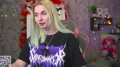 Snapshot of moon_valkyriie chatting on 10/26/25, 09:04 Emilia online show from 10/26/25, 09:04