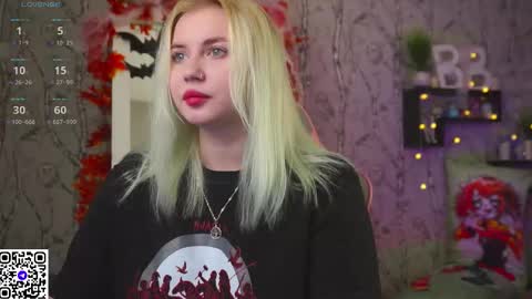 Snapshot of moon_valkyriie chatting on 10/28/25, 09:02 Emilia online show from 10/28/25, 09:02