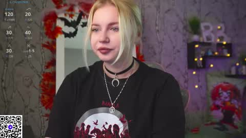 Snapshot of moon_valkyriie chatting on 10/30/25, 11:33 Emilia online show from 10/30/25, 11:33