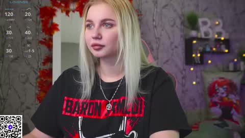 Snapshot of moon_valkyriie chatting on 11/07/25, 08:25 Emilia online show from 11/07/25, 08:25