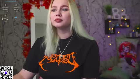 Snapshot of moon_valkyriie chatting on 11/11/25, 08:47 Emilia online show from 11/11/25, 08:47