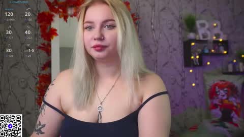 Snapshot of moon_valkyriie chatting on 11/15/25, 09:28 Emilia online show from 11/15/25, 09:28