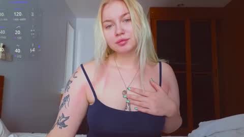 Snapshot of moon_valkyriie chatting on 12/01/25, 05:23 Emilia online show from 12/01/25, 05:23