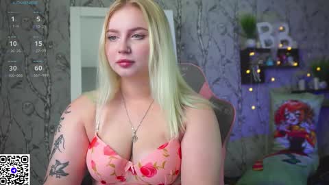 Snapshot of moon_valkyriie chatting on 12/15/25, 09:13 Emilia online show from 12/15/25, 09:13