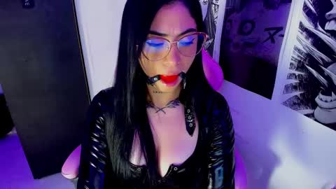 Snapshot of moon_wills chatting on 01/04/25, 04:01 MOON online show from 01/04/25, 04:01