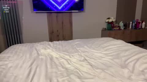 moonavellle_ online show from 06/14/26, 12:08