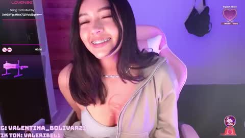 Snapshot of moonbella_bell chatting on 10/10/25, 05:50 bell online show from 10/10/25, 05:50