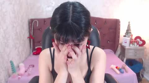 Snapshot of mooncharlotte chatting on 12/22/24, 05:21 Charlotte online show from 12/22/24, 05:21