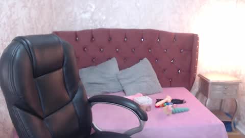 Snapshot of mooncharlotte chatting on 12/28/24, 05:14 Charlotte online show from 12/28/24, 05:14