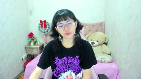 Snapshot of mooncharlotte chatting on 01/05/25, 05:20 Charlotte online show from 01/05/25, 05:20