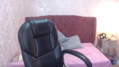 Snapshot of mooncharlotte chatting on 01/08/25, 05:59 Charlotte online show from 01/08/25, 05:59