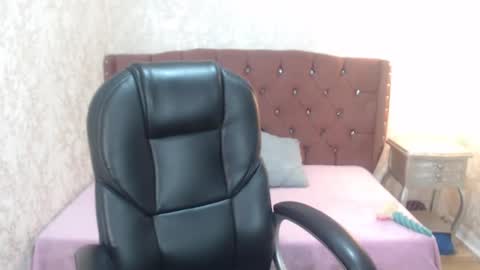 Snapshot of mooncharlotte chatting on 02/02/25, 01:52 Charlotte online show from 02/02/25, 01:52