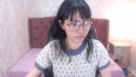 Snapshot of mooncharlotte chatting on 02/05/25, 05:31 Charlotte online show from 02/05/25, 05:31