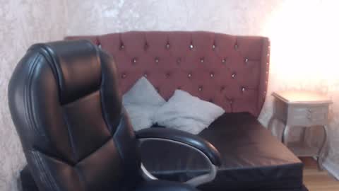 Snapshot of mooncharlotte chatting on 02/24/25, 08:14 Charlotte online show from 02/24/25, 08:14