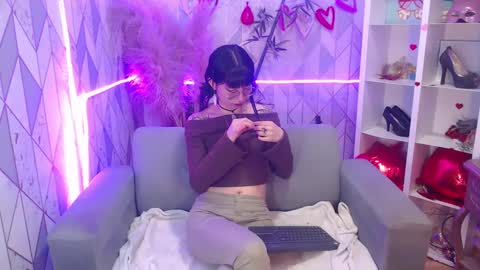 Snapshot of mooncharlotte chatting on 10/02/25, 08:05 Charlotte online show from 10/02/25, 08:05