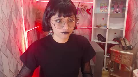 Snapshot of mooncharlotte chatting on 10/18/25, 06:08 Charlotte online show from 10/18/25, 06:08