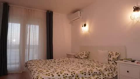 Snapshot of moondao chatting on 10/22/25, 04:57 Anna online show from 10/22/25, 04:57