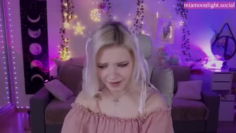 Mia   online show from 03/08/25, 05:11