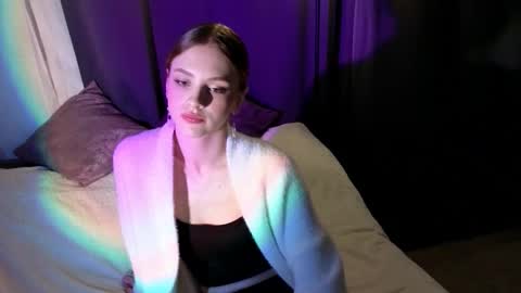 Snapshot of moonlightmaya chatting on 10/19/25, 07:58 Maya online show from 10/19/25, 07:58