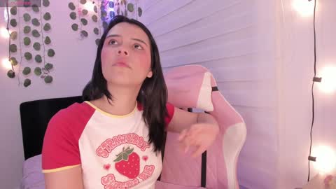 Snapshot of moonliight__ chatting on 01/16/25, 01:37 moonliight__ online show from 01/16/25, 01:37