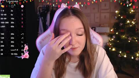 Snapshot of moonlish_siren chatting on 12/24/24, 07:00 Katrin online show from 12/24/24, 07:00