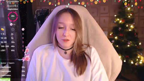 Snapshot of moonlish_siren chatting on 12/28/24, 12:15 Katrin online show from 12/28/24, 12:15