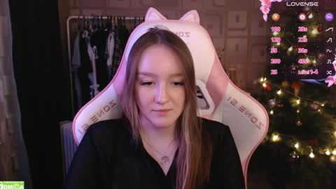 Snapshot of moonlish_siren chatting on 01/14/25, 12:11 Katrin online show from 01/14/25, 12:11