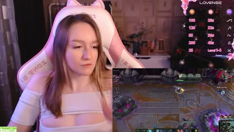 Snapshot of moonlish_siren chatting on 01/15/25, 06:40 Katrin online show from 01/15/25, 06:40