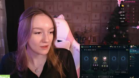 Snapshot of moonlish_siren chatting on 01/20/25, 10:37 Katrin online show from 01/20/25, 10:37