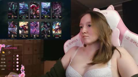 Snapshot of moonlish_siren chatting on 09/15/25, 07:03 Katrin online show from 09/15/25, 07:03