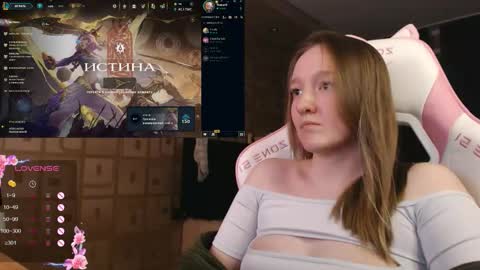 Snapshot of moonlish_siren chatting on 09/29/25, 08:35 Katrin online show from 09/29/25, 08:35