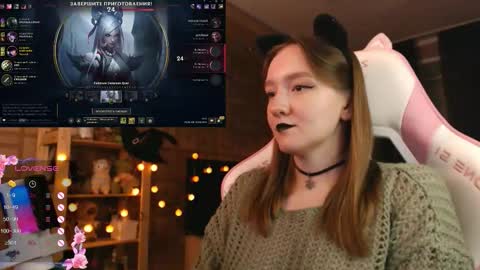 Snapshot of moonlish_siren chatting on 10/28/25, 09:06 Katrin online show from 10/28/25, 09:06