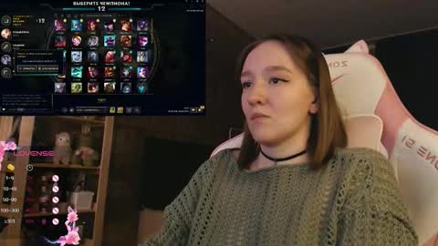 Snapshot of moonlish_siren chatting on 11/08/25, 07:12 Katrin online show from 11/08/25, 07:12