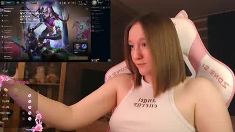 Snapshot of moonlish_siren chatting on 11/23/25, 06:08 Katrin online show from 11/23/25, 06:08