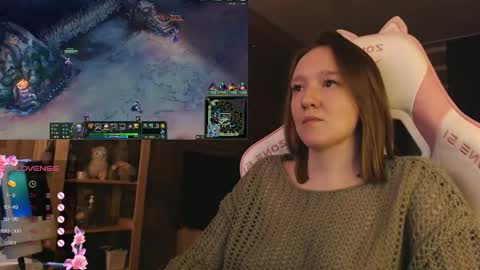 Snapshot of moonlish_siren chatting on 11/25/25, 09:48 Katrin online show from 11/25/25, 09:48