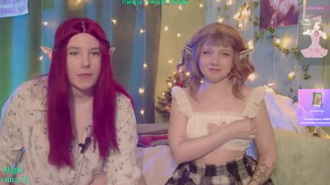 Snapshot of moonwaywithmemes chatting on 12/21/25, 04:19 Mary online show from 12/21/25, 04:19