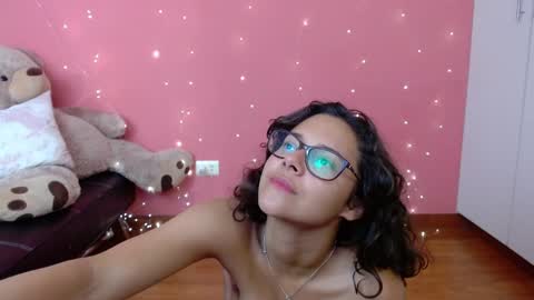 Snapshot of mora_haze chatting on 01/27/25, 02:53 Mora Haze 3 online show from 01/27/25, 02:53