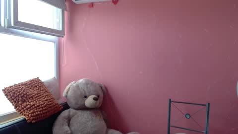 Snapshot of mora_haze chatting on 02/17/25, 06:15 Mora Haze 3 online show from 02/17/25, 06:15