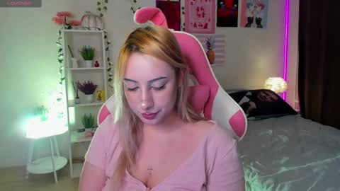 Snapshot of moranakit chatting on 02/15/25, 07:06 Morana Mayer online show from 02/15/25, 07:06