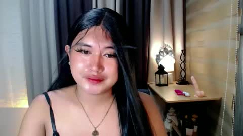 Snapshot of morenaaries12 chatting on 09/25/25, 09:13 MIA online show from 09/25/25, 09:13