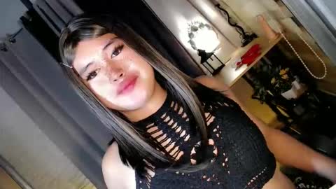 Snapshot of morenaaries12 chatting on 10/19/25, 11:44 MIA online show from 10/19/25, 11:44