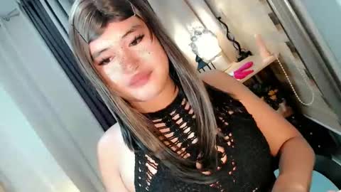 Snapshot of morenaaries12 chatting on 10/20/25, 08:59 MIA online show from 10/20/25, 08:59