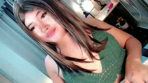 Snapshot of morenaaries12 chatting on 10/28/25, 08:40 MIA online show from 10/28/25, 08:40