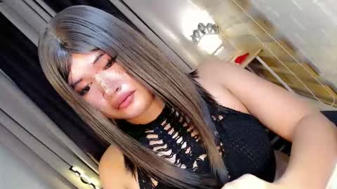 Snapshot of morenaaries12 chatting on 11/12/25, 06:41 MIA online show from 11/12/25, 06:41