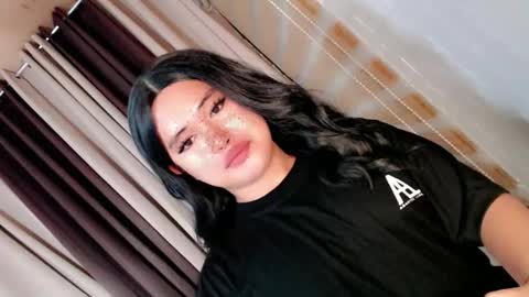 Snapshot of morenaaries12 chatting on 11/19/25, 09:20 MIA online show from 11/19/25, 09:20