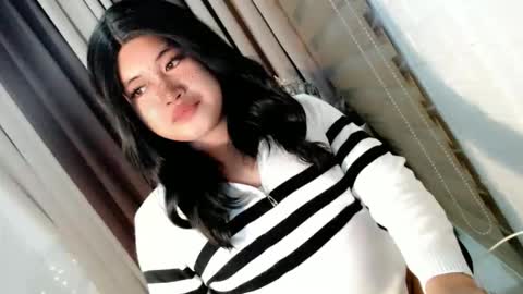 Snapshot of morenaaries12 chatting on 12/17/25, 07:58 MIA online show from 12/17/25, 07:58