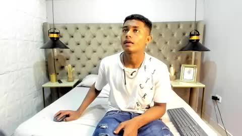 Mmorenito online show from 10/30/25, 07:36